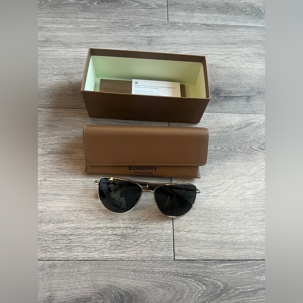 Burberry BE3148 Gold Aviator Sunglasses – Authentic, Made in Italy